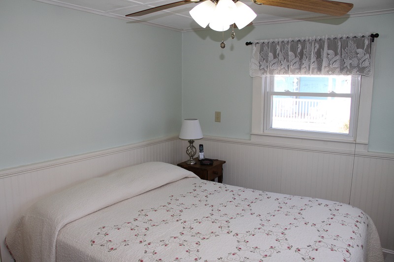 Master Bedroom with Queen Bed